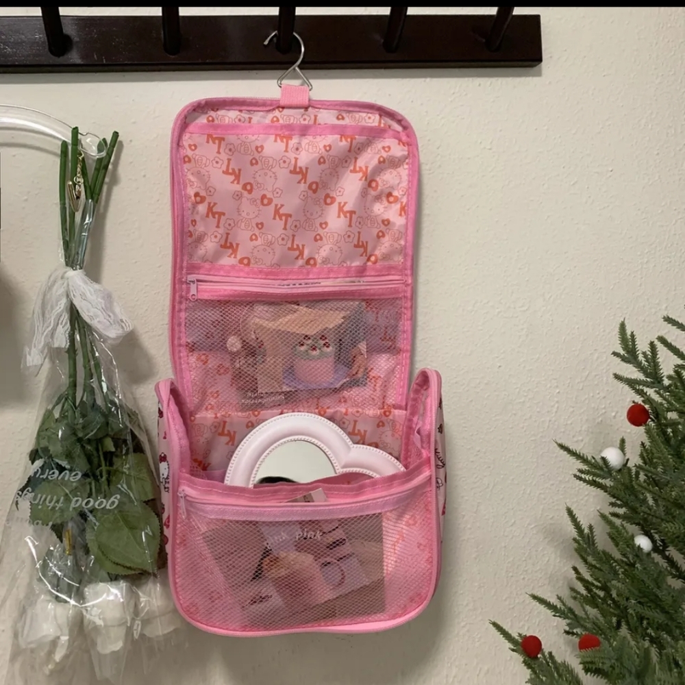 Hello Kitty Large Hanging Make Up Organizer. - Picture 3 of 8